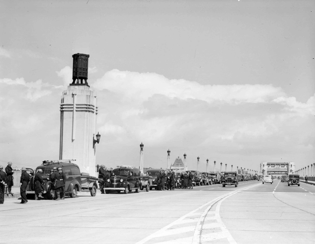 Burrard Bridge Lights. CVA586-1430.