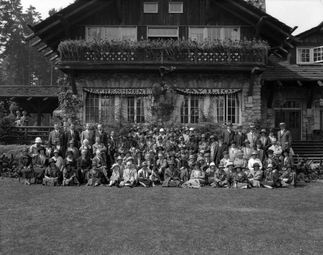 Librarians at Stanley Park, 1925. City of Vancouver Archives 99-3570.