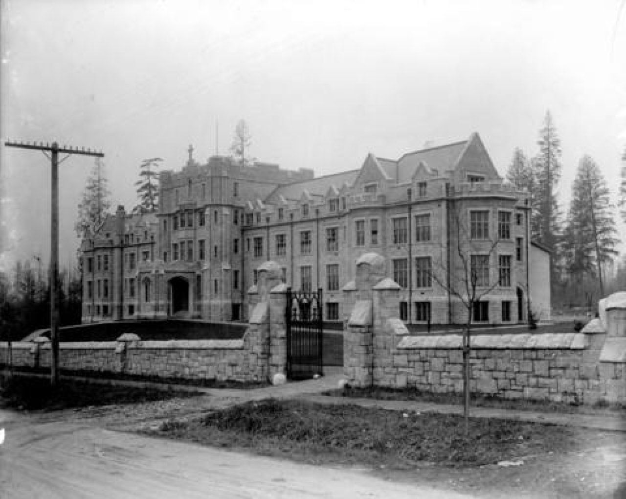 Convent of the Sacred Heart 1925
Source: City of Vancouver Archives Item : CVA 805-277 - [Convent of the Sacred Heart, Marine Heights, Point Grey, B.C. later St. George's School]