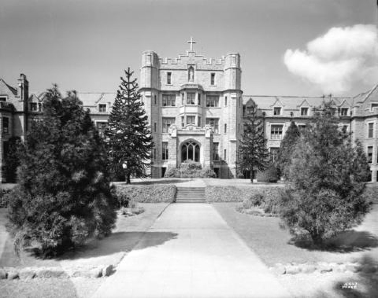 Convent of the Sacred Heart 1944
Source: City of Vancouver Archives Item : Bu N524.3 - [Convent of the Sacred Heart]