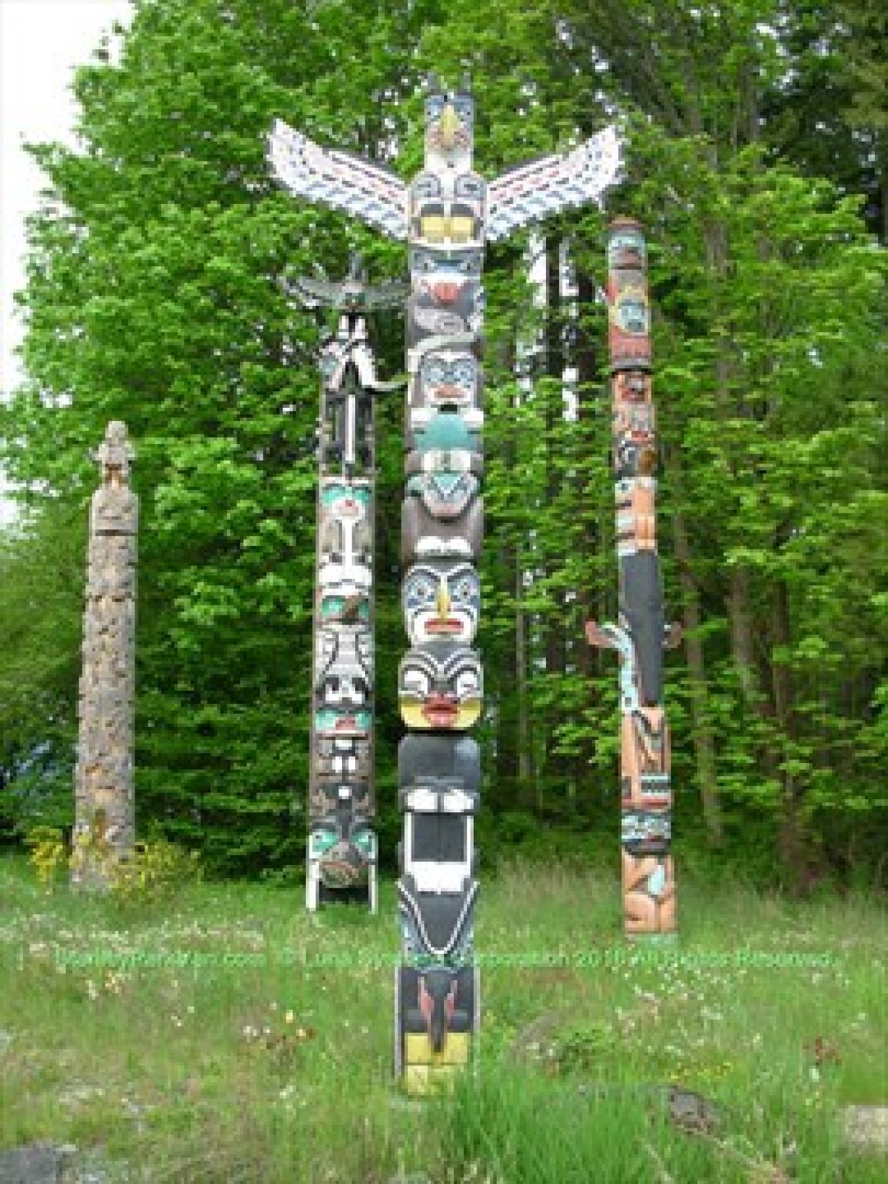 Kakaso'Las Totem Pole
Source: http://stanleyparkvan.com/stanley-park-van-attractions-totem-poles.html
