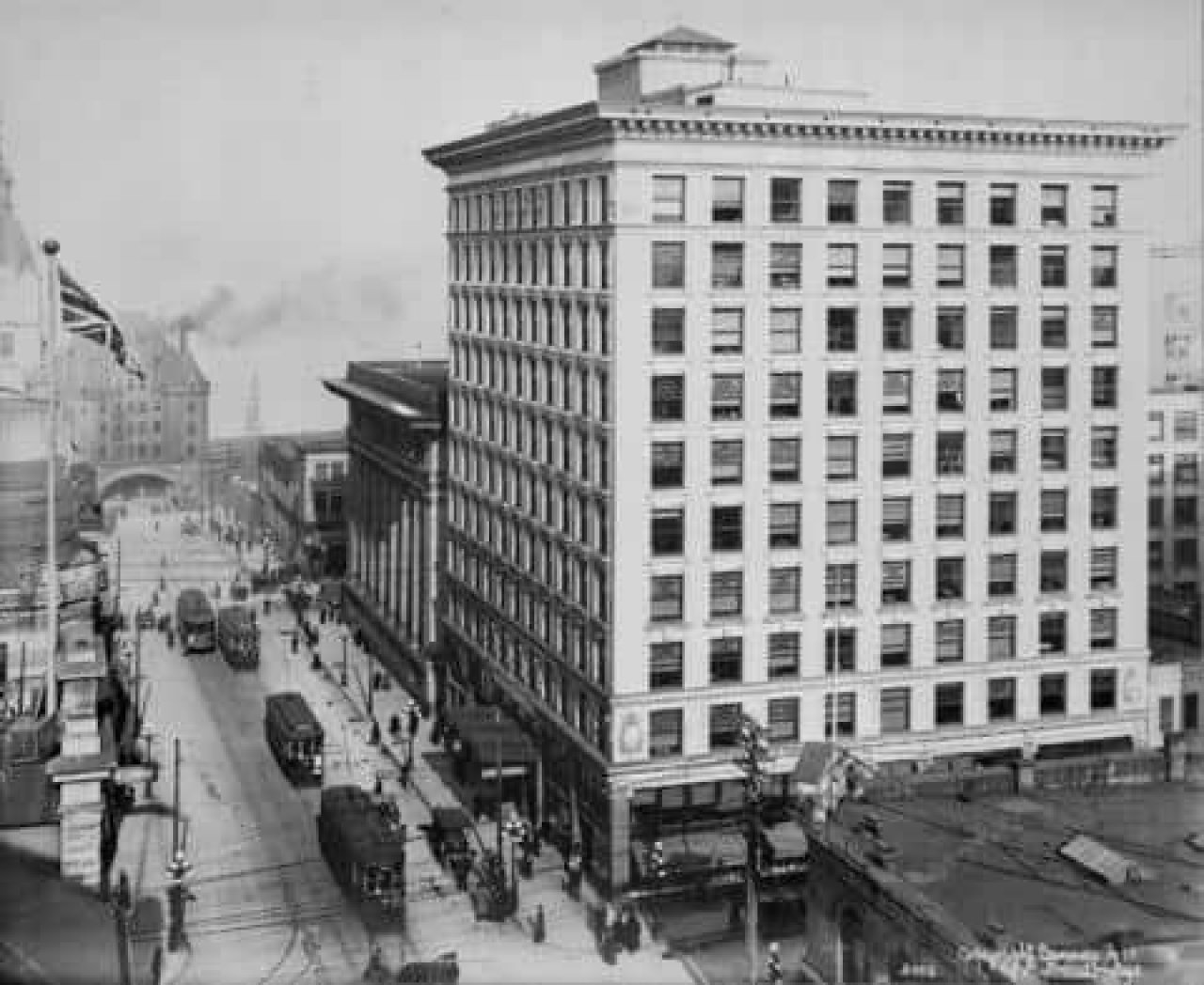 Rogers Building on right, 1913. City of Vancouver Archives. Source: City of Vancouver Archives 220-04