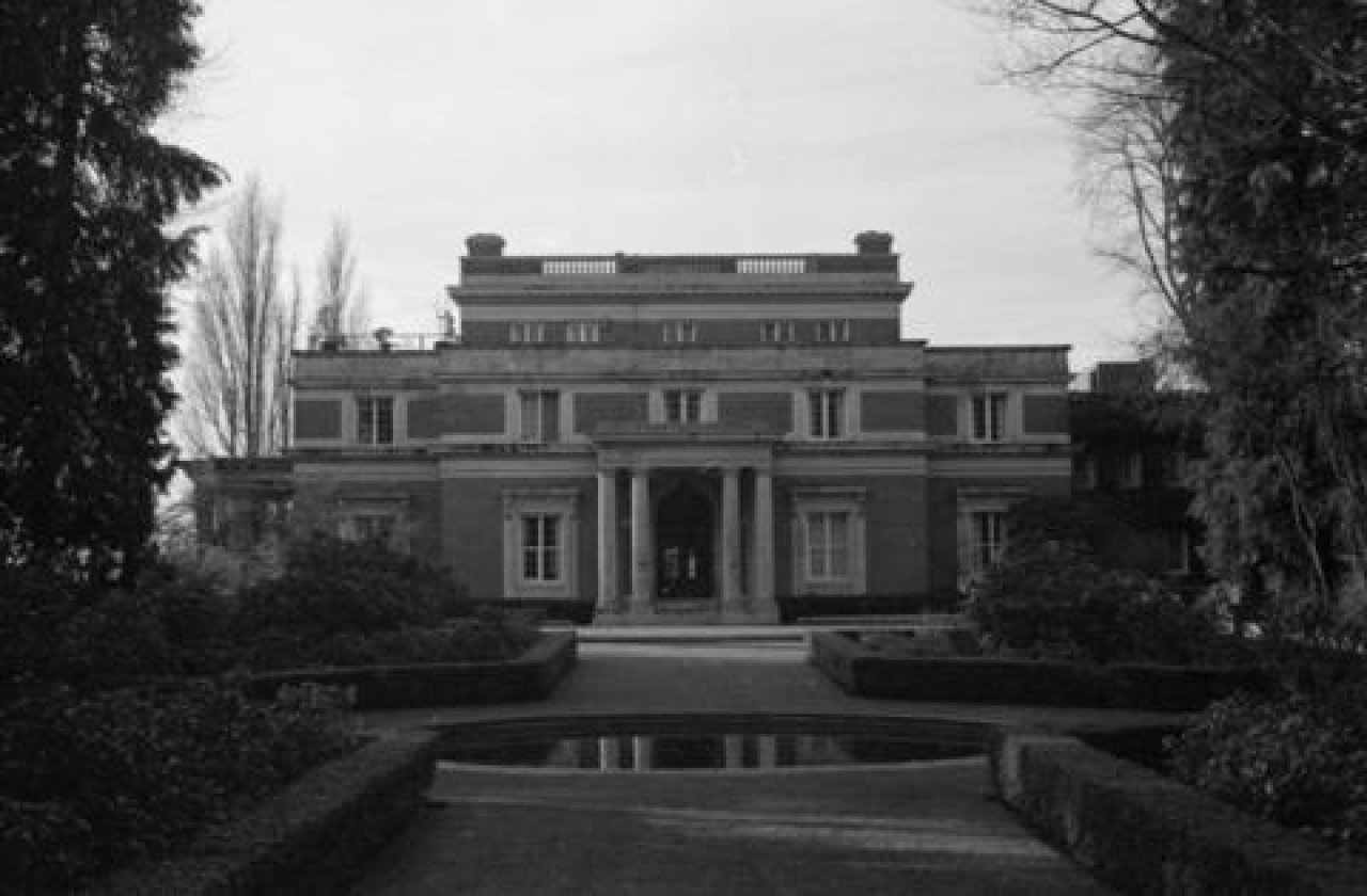 Shannon Estate Mansion c. 1986

Source: City of Vancouver Archives Item : CVA 791-1165 - 7255 Granville Street
