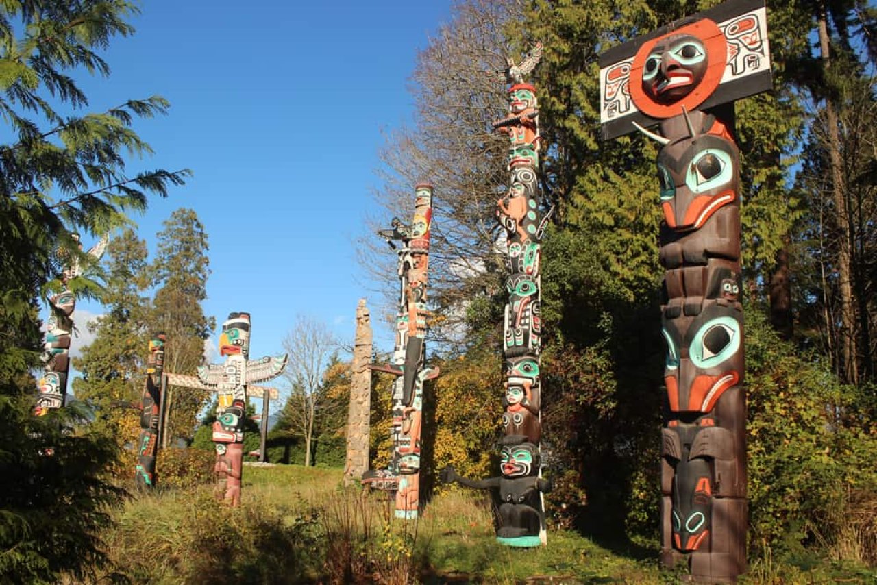 Totem Poles and Visitor Centre at Brockton Point. Credit: Chimp Photo Club