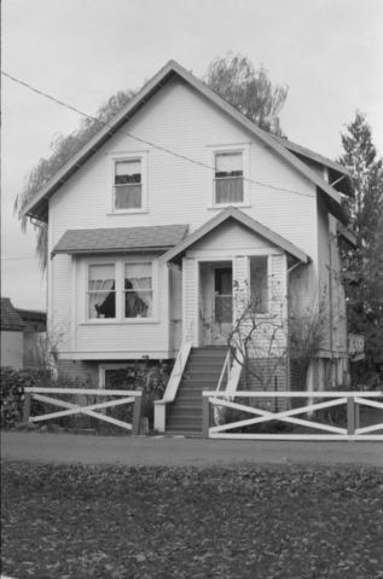 5805 Wales St (Avalon Dairy) in 1985. Source: City of Vancouver Archives 791-0182