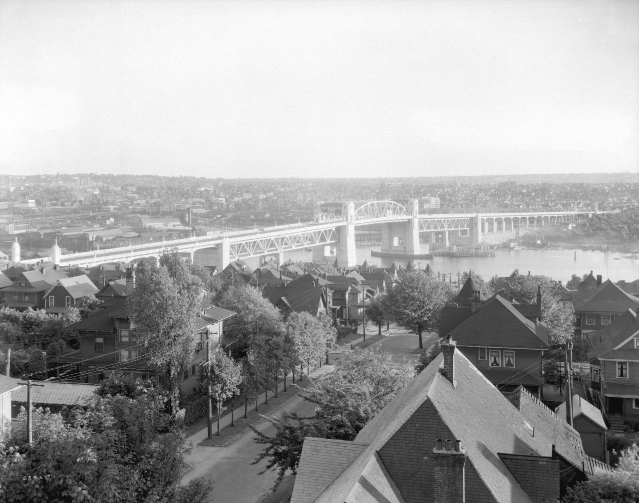 Burrard Bridge. View looking south from Pacific Street near Thurlow Street. Source: City of Vancouver Archives 99-4215