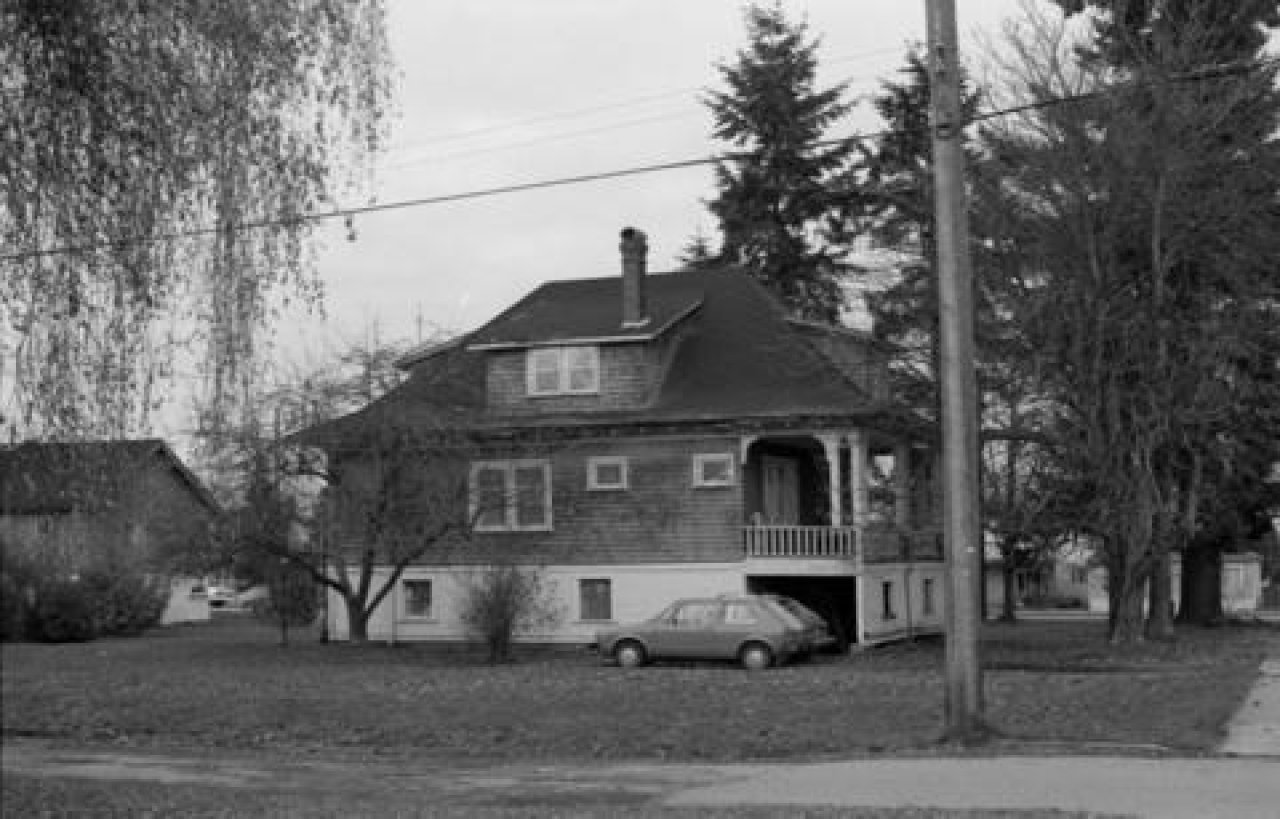 South facing side of 5709 Wales Street, 1985. City of Vancouver Archives, CVA 791-0189