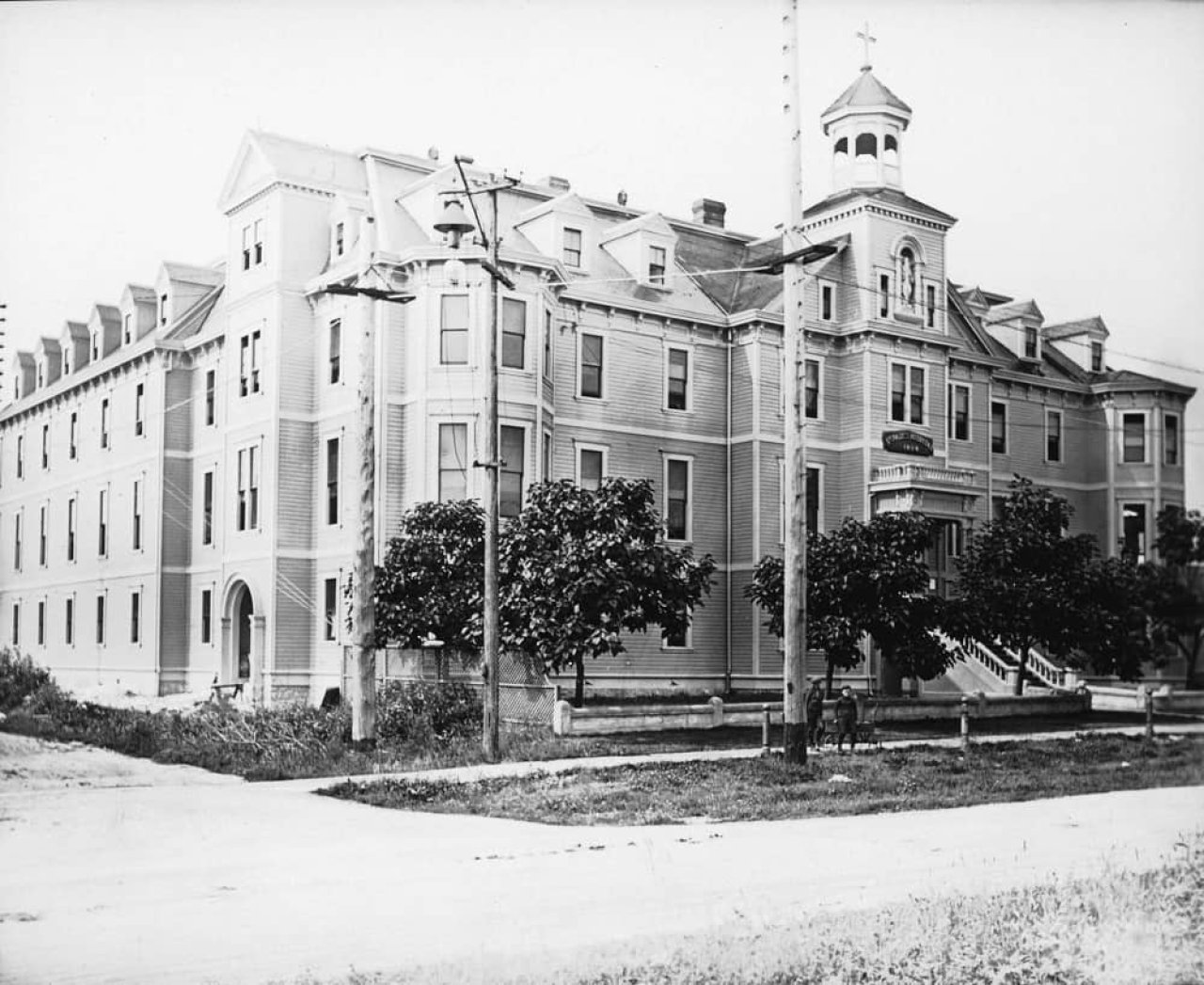 St. Paul's Hospital circa 1903. City of Vancouver Archives, CVA 677-140. 