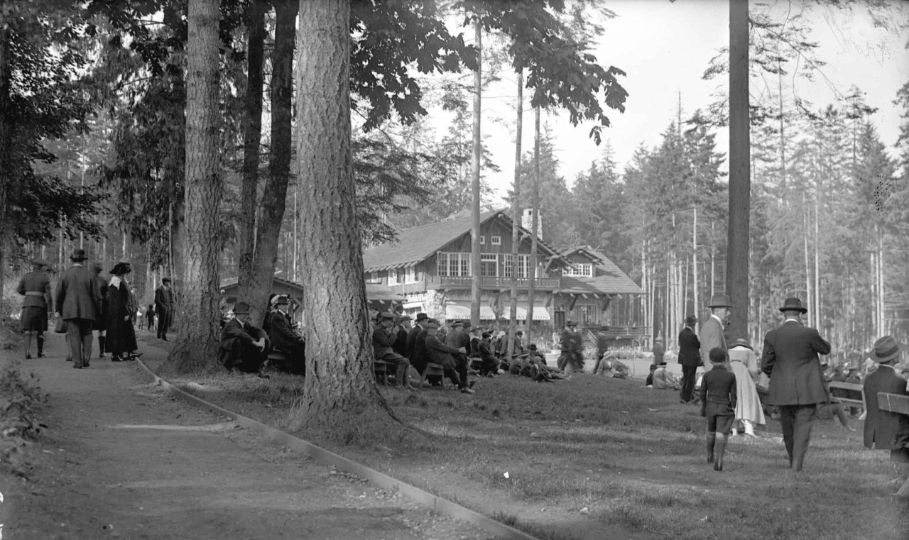 The Stanley Park Pavilion c.1917. City of Vancouver Archives SGN 1591.