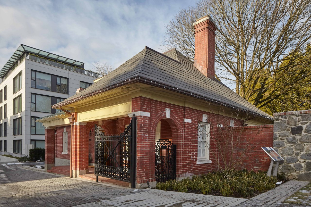 Side view of Shannon Estate Gate House. Photo Credit: Martin Knowles Photo/Media