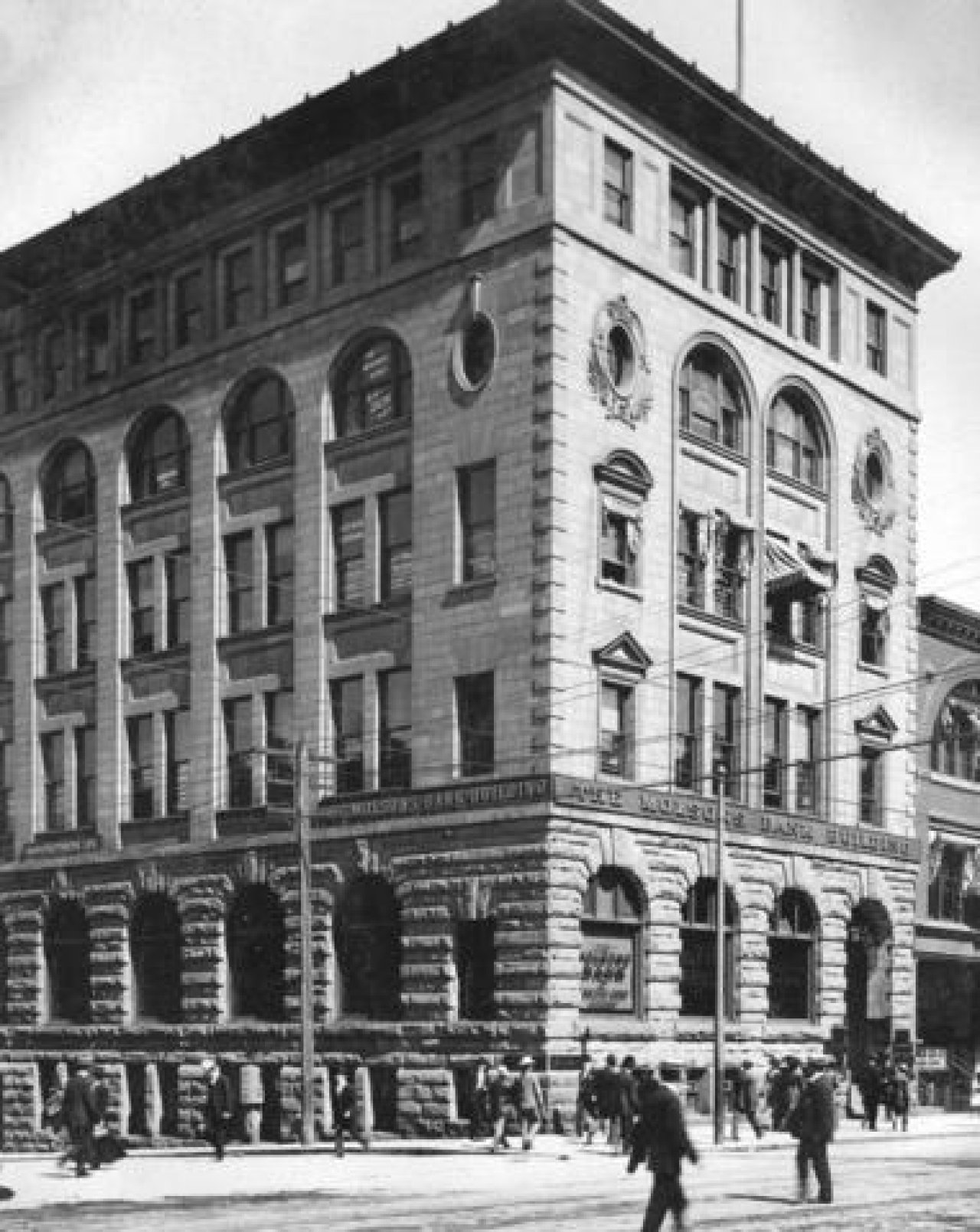 166 East Hastings Street c. 191-. Photo by Major Matthews

Source: City of Vancouver Archives Item : M-11-29 - The Molson's Bank Building [corner of Seymour & Hastings]