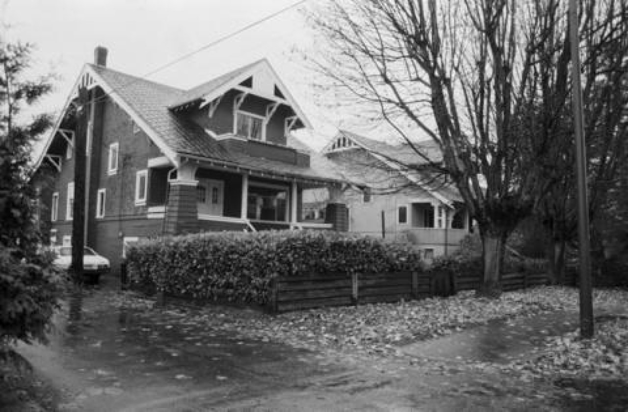 1911 (left) and 1923 (right) Waterloo Street c. 1985. Source: City of Vancouver Archives 790-1581
