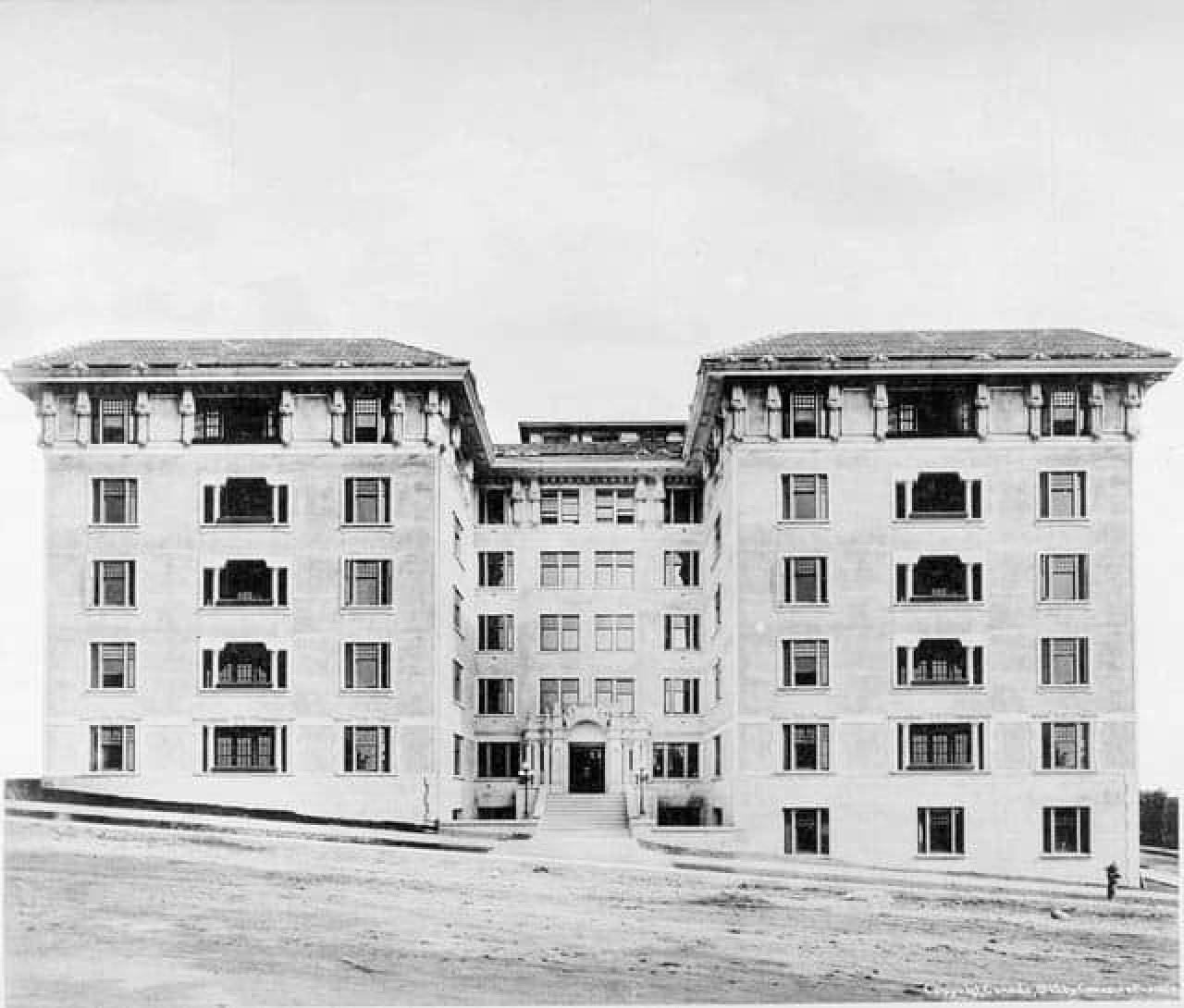 1386 Nicola Street 1913
Source: Library and Archives Canada – Online MIKAN no 3259566; http://collectionscanada.gc.ca/pam_archives/index.php?fuseaction=genitem.displayEcopies&lang=eng&rec_nbr=3259566&rec_nbr_list=3259566,103219,157244,204614,106134&title=Kensington+Apartment%2C+Vancouver%2C+1913.+&ecopy=a030065