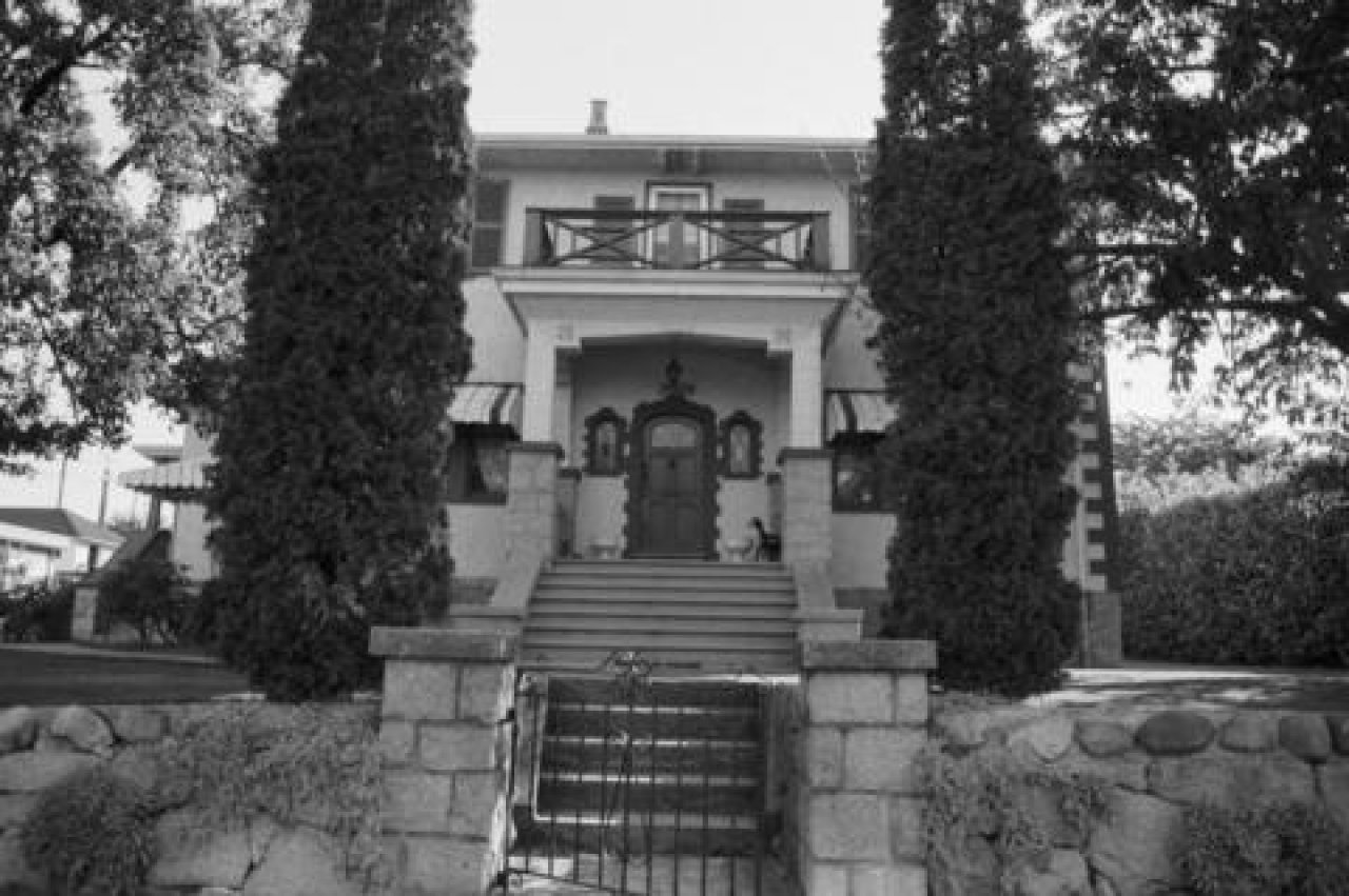 2609 East 6th Avenue, 1985. City of Vancouver Archives, CVA 790-0900