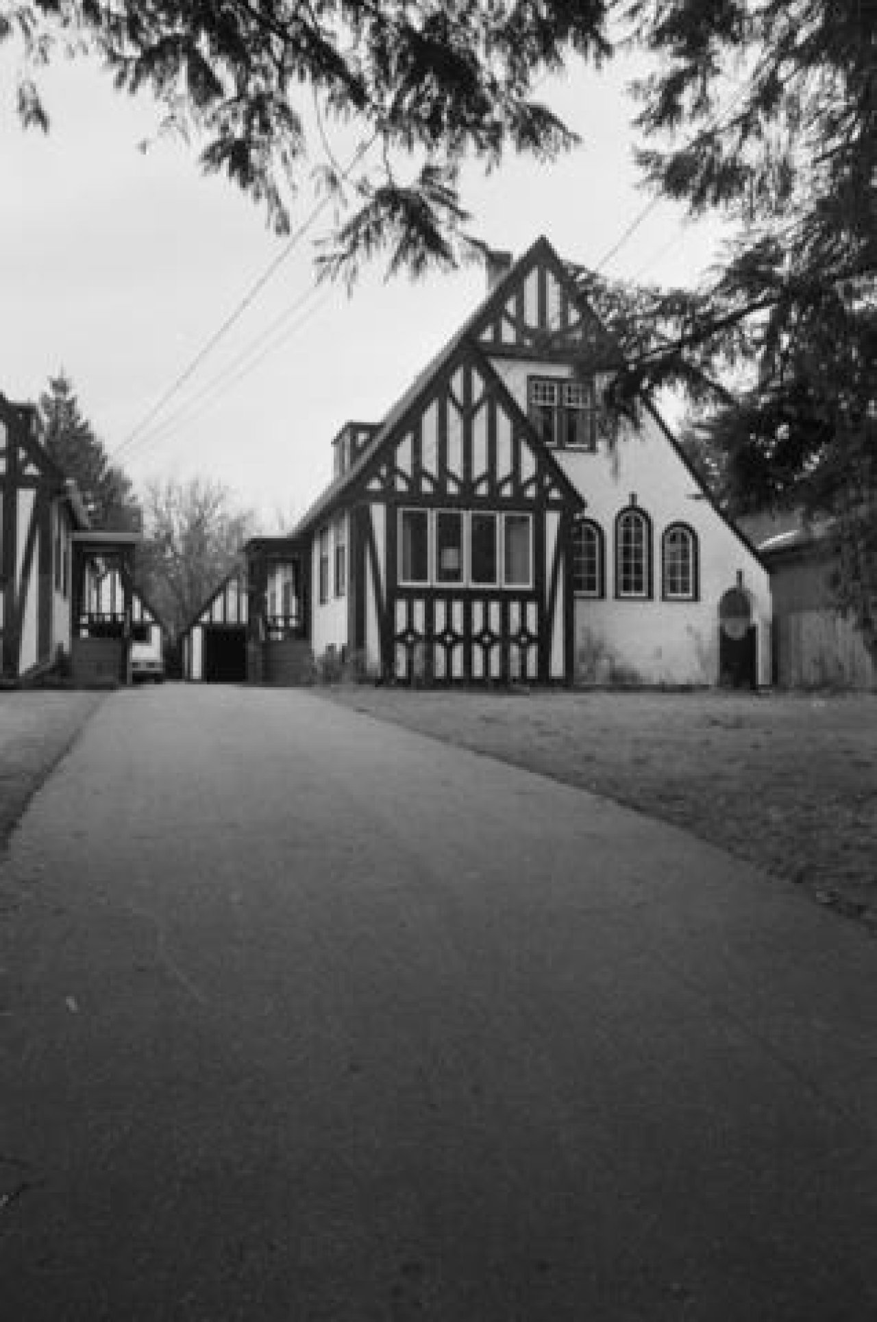 2827 West 43rd Avenue c. 1985

Source: City of Vancouver Archives Item : CVA 790-2224 - 2827 West 43rd Avenue