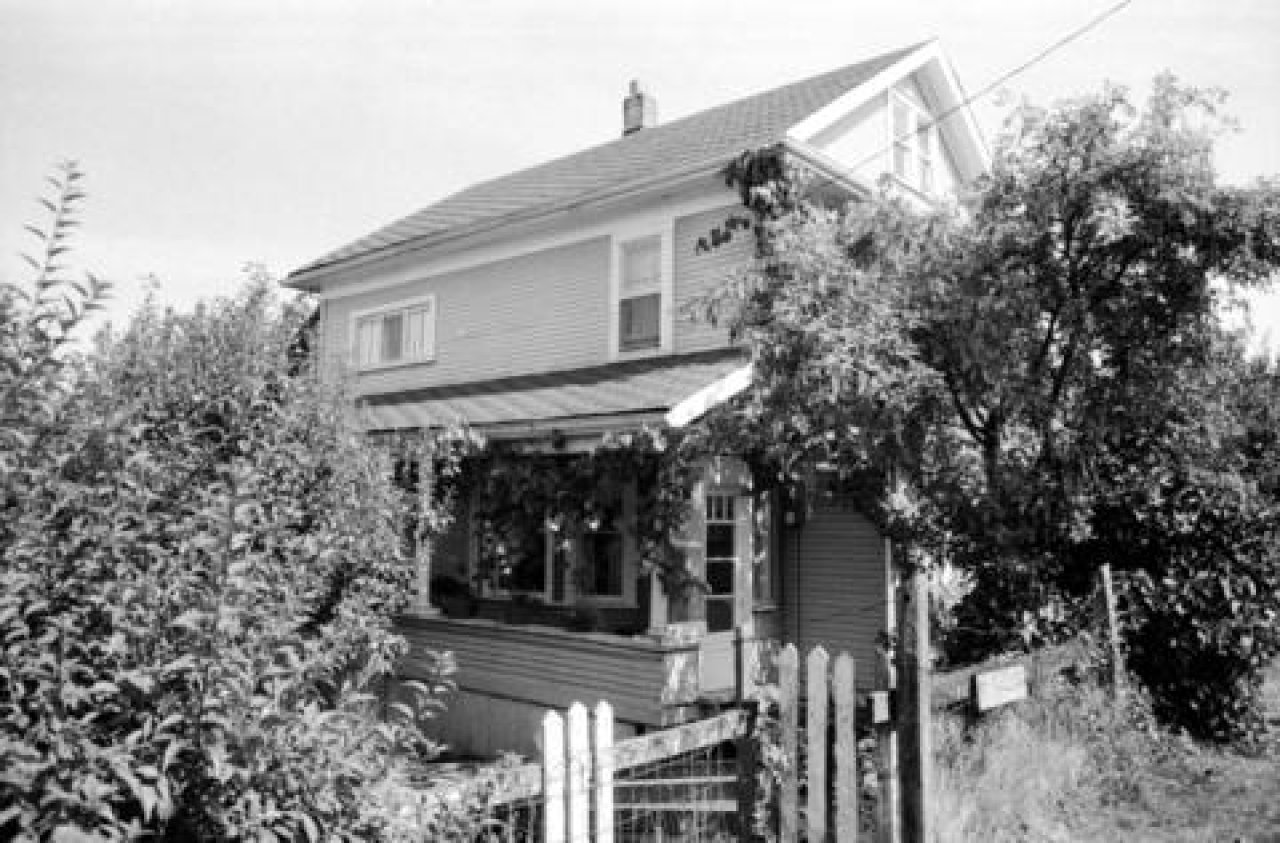 2067 Stainsbury Ave 1985. Source: City of Vancouver Archives 790-0536