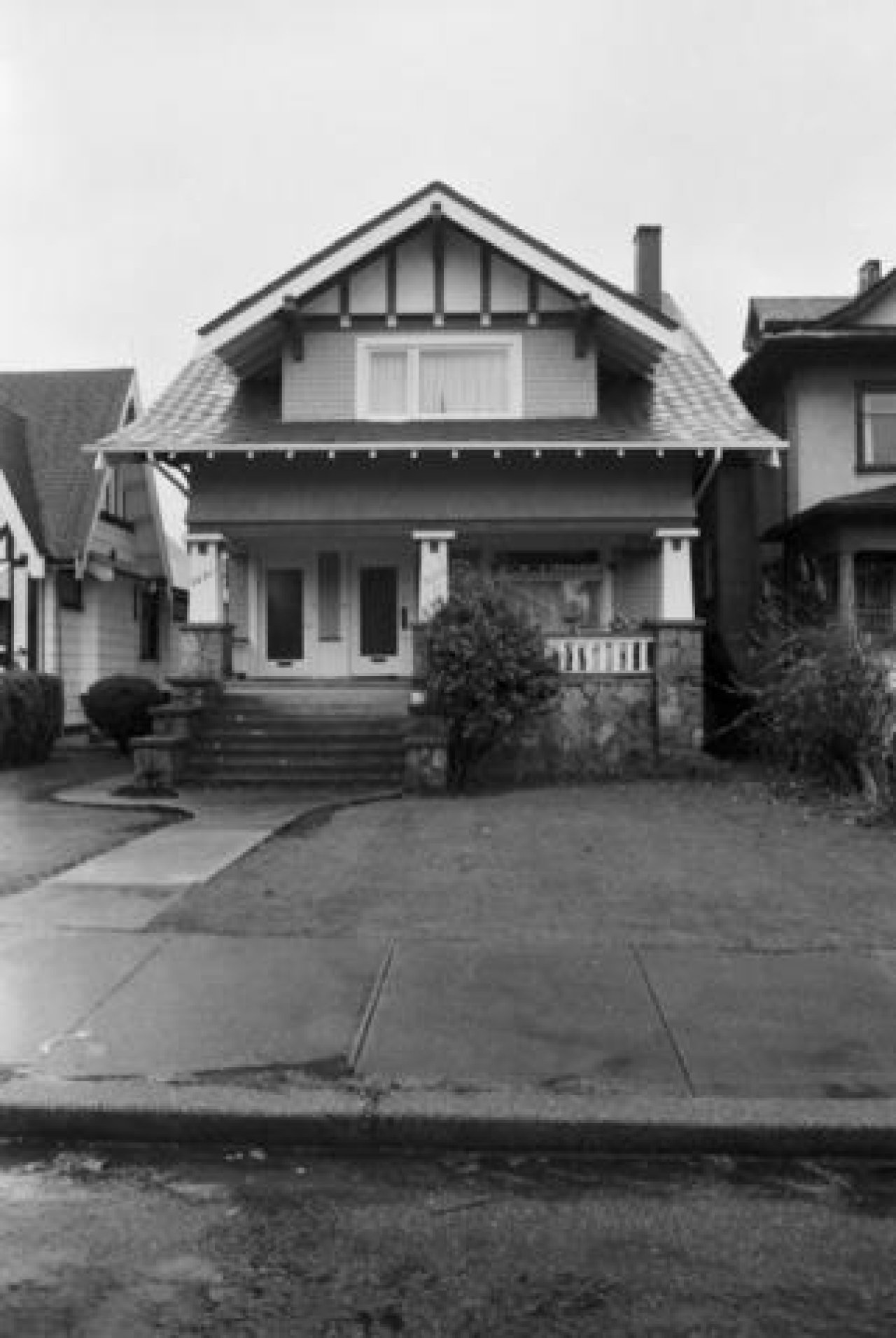 3235-3237 West 2nd Avenue c. 1985
Source: City of Vancouver Archives Item : CVA 790-1565 - 3237-3235 West 2nd Avenue
