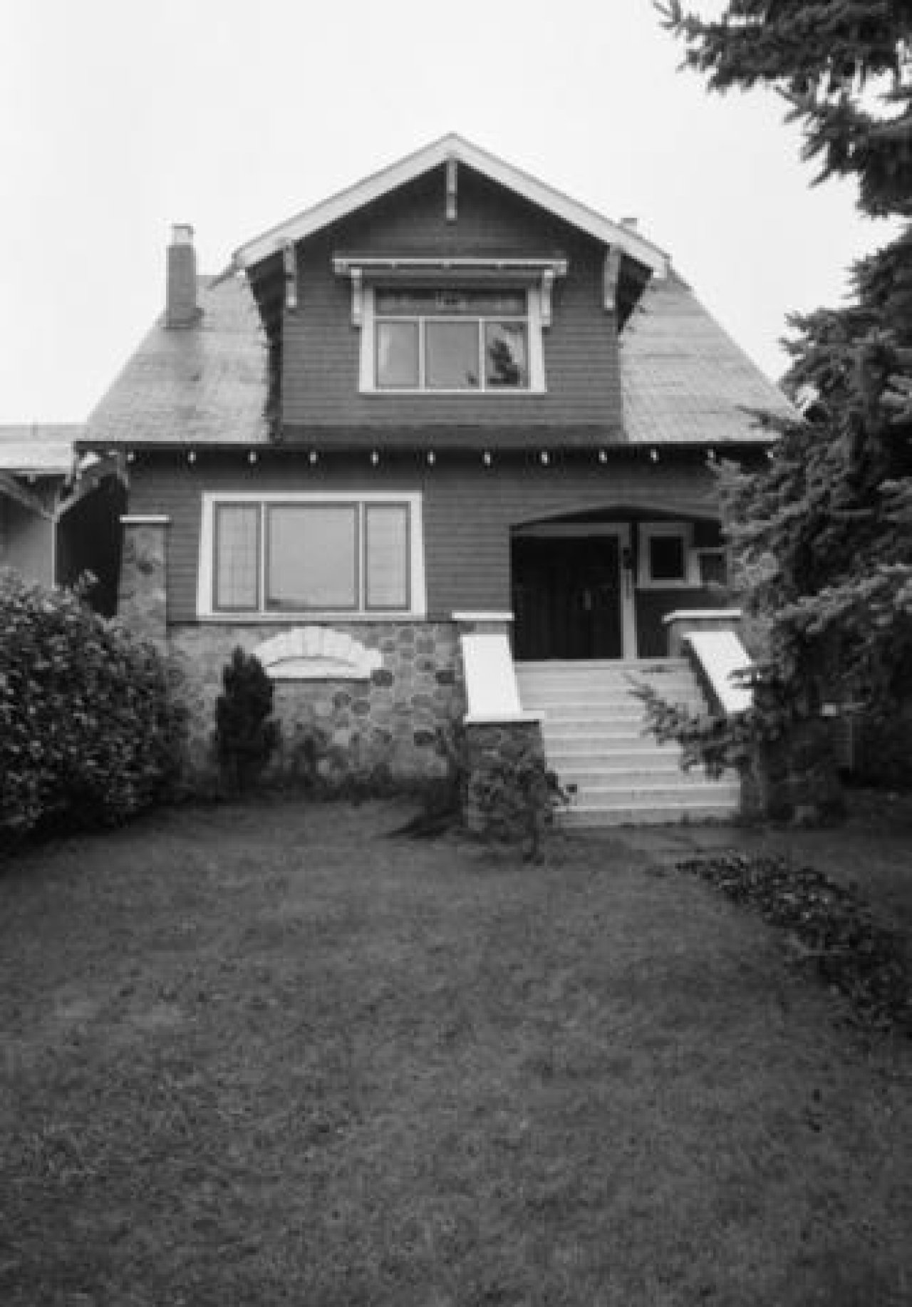 3242 West 2nd Avenue c. 1985
Source: City of Vancouver Archives Item : CVA 790-1563 - 3242 West 2nd Avenue