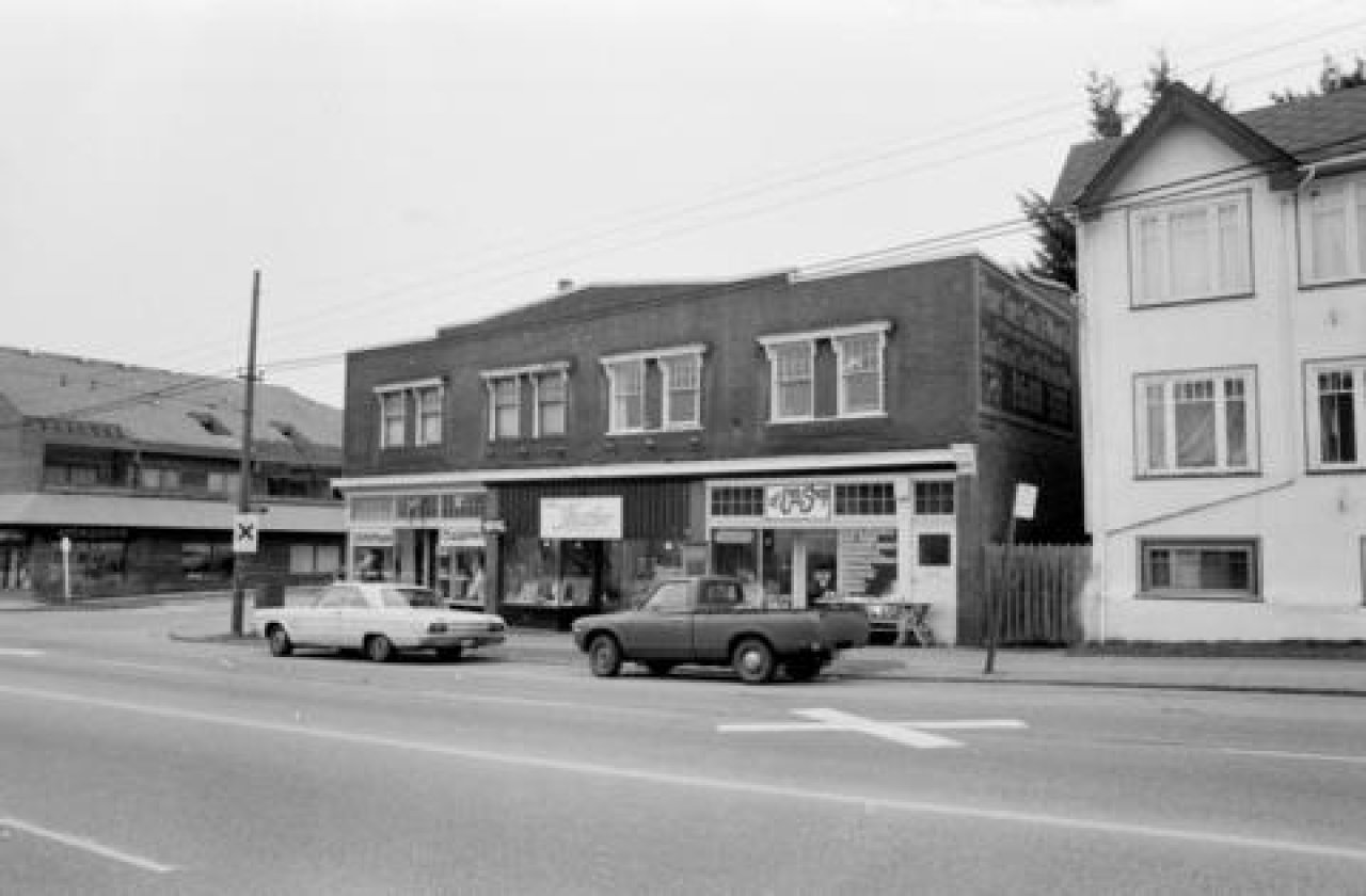 4406-4412 W 10th Ave in 1985. City of Vancouver Archives, CVA 790-1935.