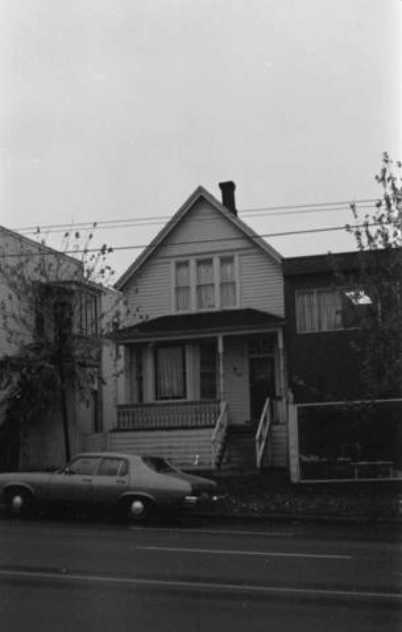 574 E Broadway in 1985. Source: City of Vancouver Archives CVA 791 0013