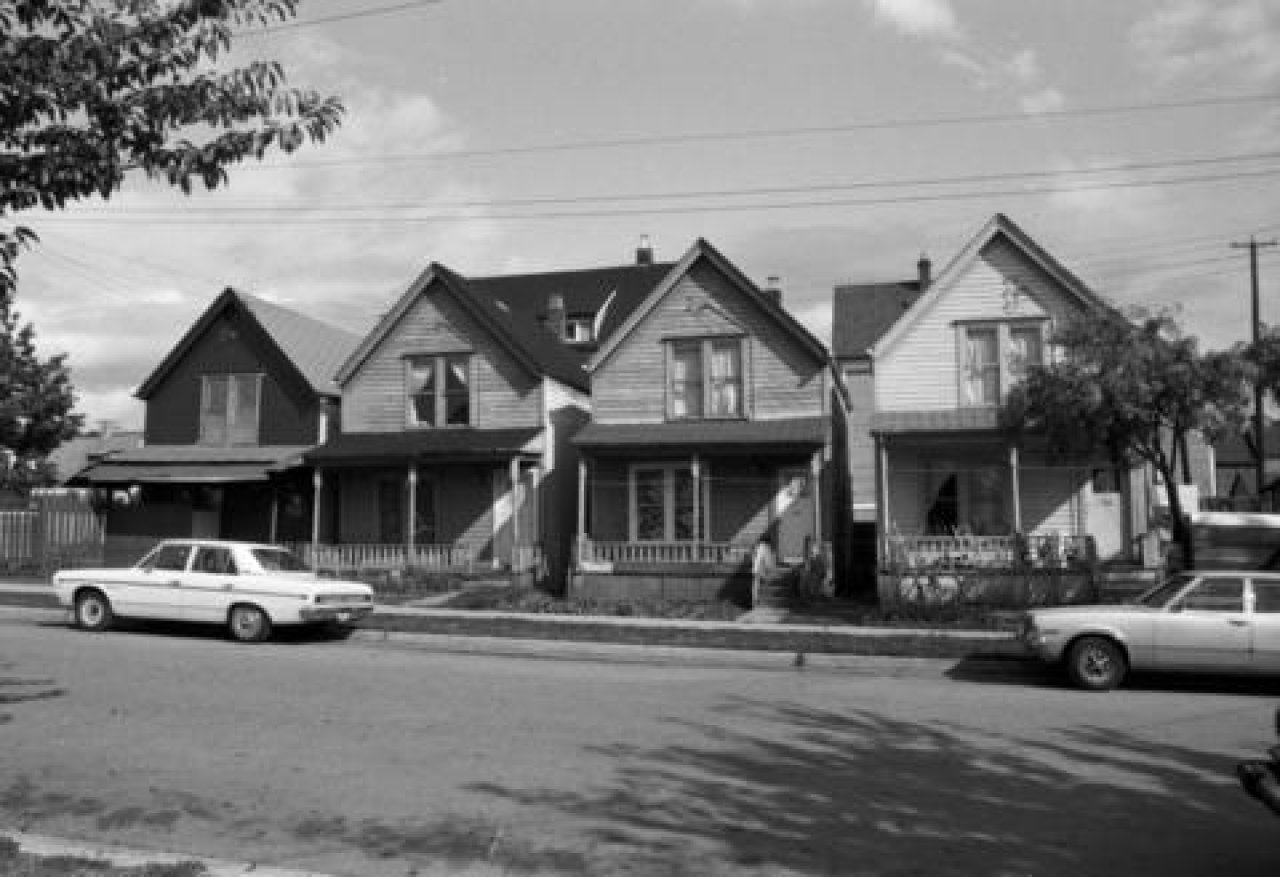516 Hawks Avenue (left) c. 1985


Source: City of Vancouver Archives Item : CVA 790-0797 - 516, 512, 508, 504 Hawks Avenue