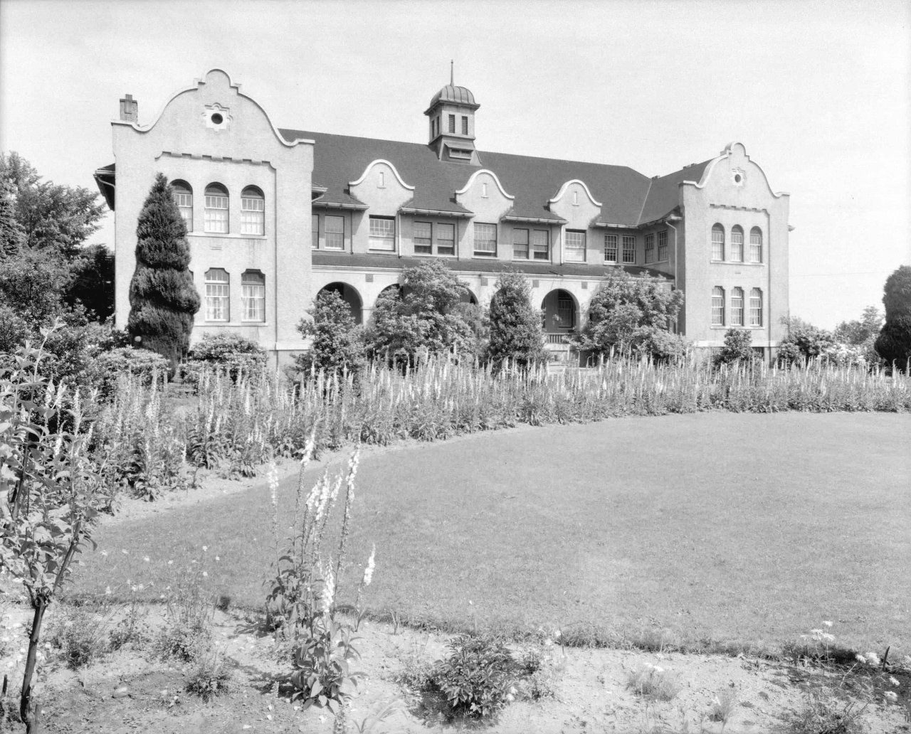 Girls Industrial School [and Grounds] at 868 Cassiar Street in 1934. Credit: City of Vancouver Archives 99-4421.