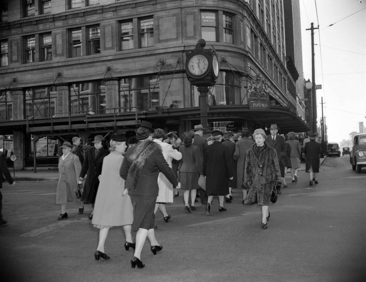 Pedestrians crossing Georgia Street by the Birks Clock in the 1940s. Photograph by Jack Lindsay. City of Vancouver Archives, CVA 1184-1809.